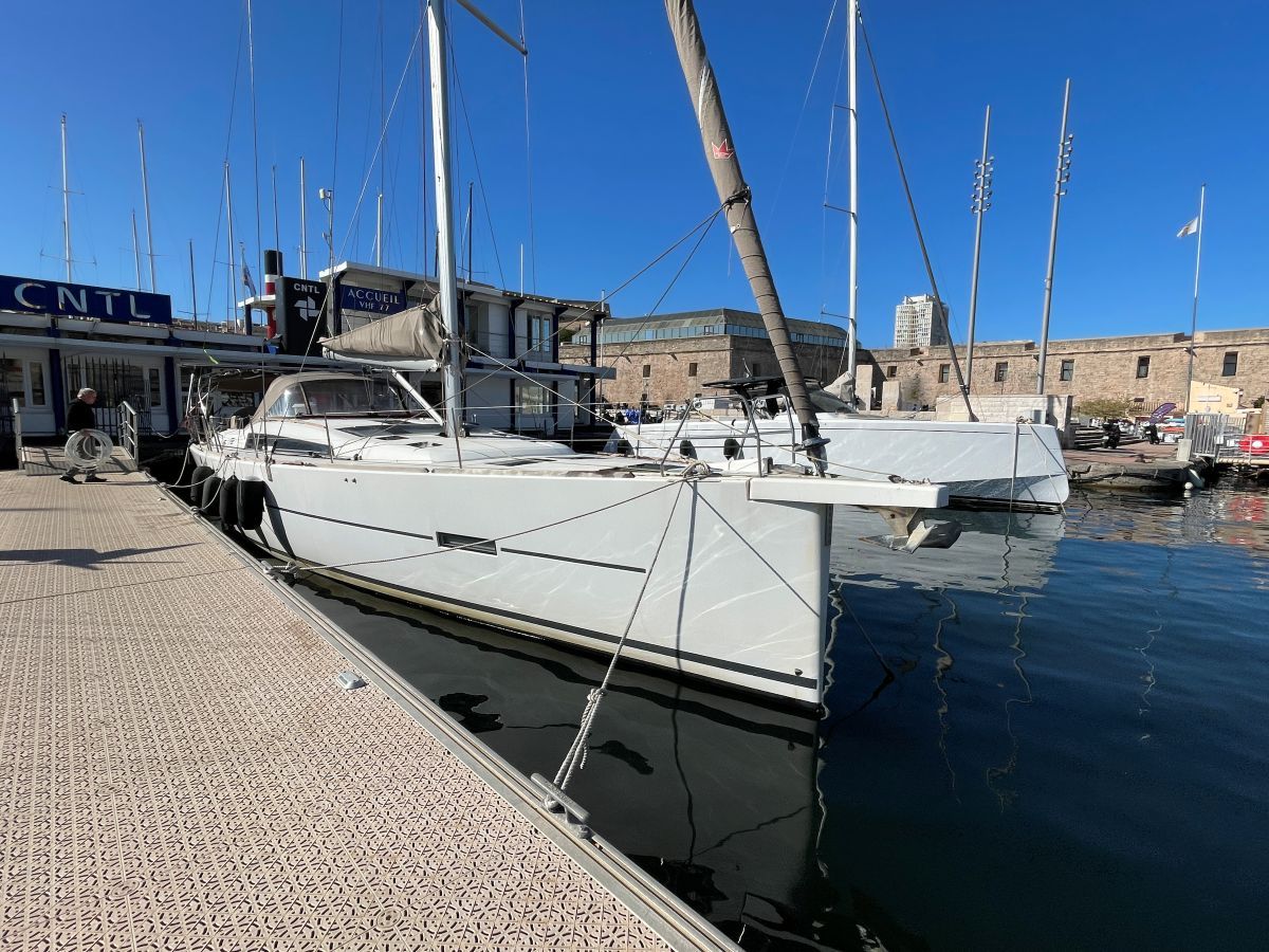 2017 Dufour Dufour 512 Large — na sprzedaż — Marseille, France — photo 1 of 24