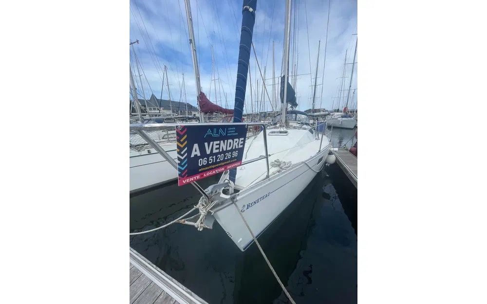 1987 Beneteau Oceanis 320 — zu verkaufen — Binic, France — photo 1 of 26