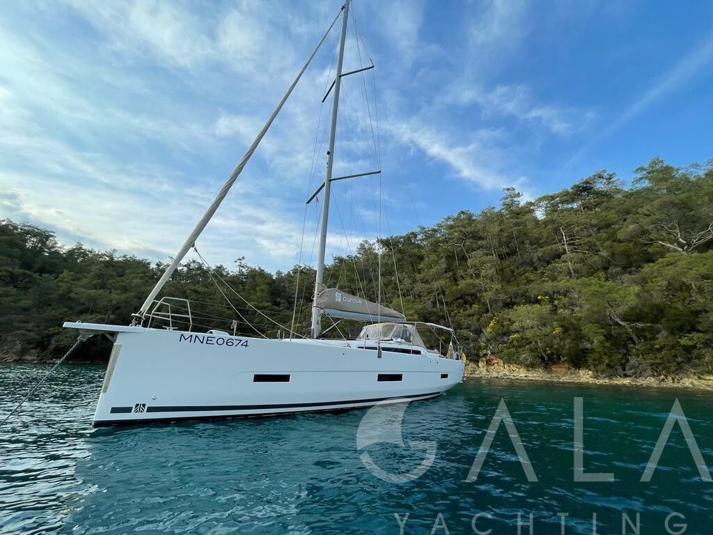 2022 DUFOUR Dufour 430 — na sprzedaż — Bodrum, Turkey — photo 1 of 10