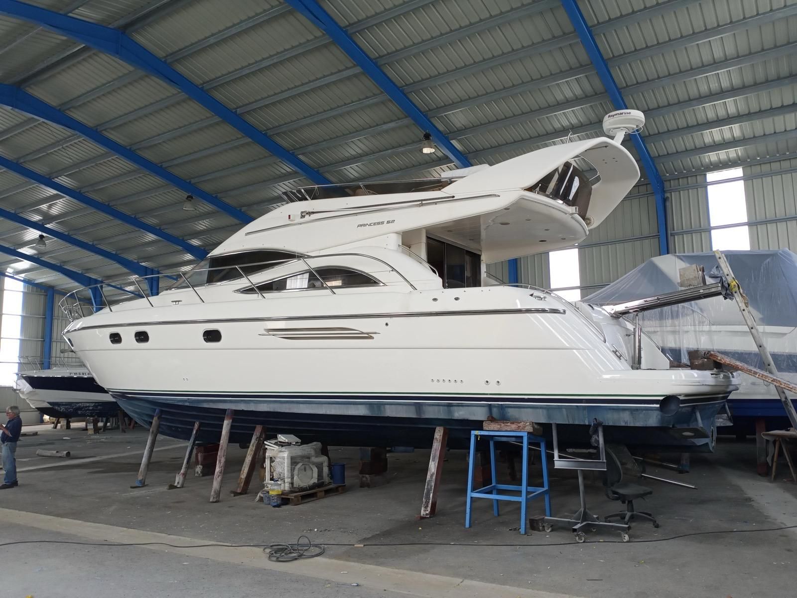 2000 Princess Yachts 52 — na sprzedaż — Galicia, Spain — photo 1 of 9