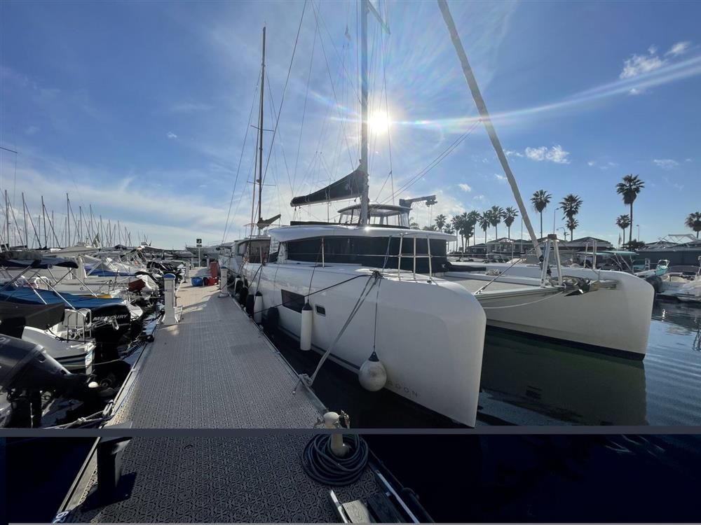 2019 Lagoon 42 4 Cabin — zu verkaufen — Spain, Spain — photo 1 of 16
