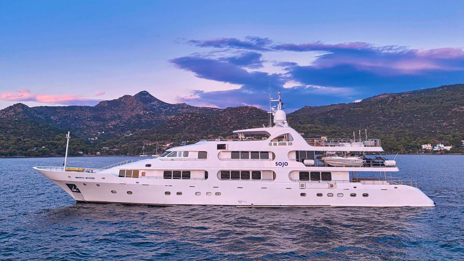 1984 Benetti SOJO — na czarter — Italy — photo 1 of 48