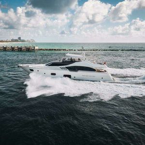Ferretti Yachts 870
