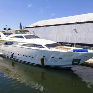 Ferretti Yachts Custom Line 94
