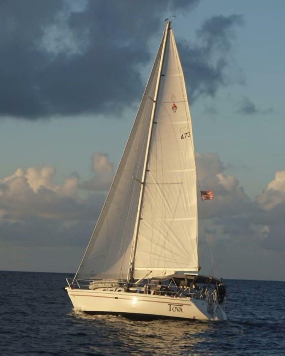 1995 Catalina 42 Mark 1 — na sprzedaż — Luperon, Dominican Republic — photo 1 of 27