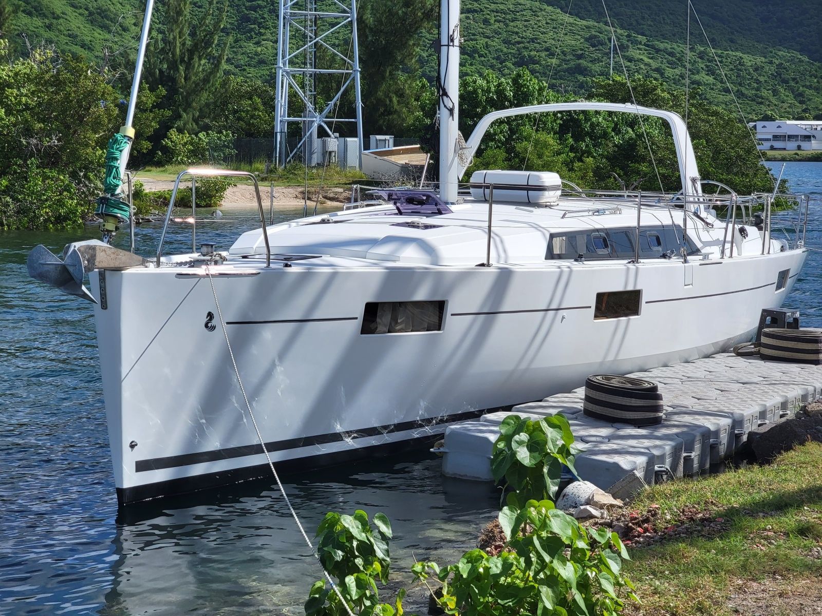 2017 Beneteau Oceanis 41 — na sprzedaż — Simpson Bay Lagoon, Sint Maarten — photo 1 of 19