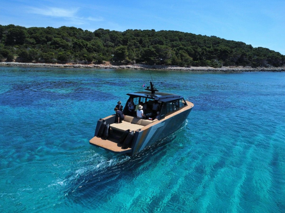 2025 Colnago 35 Cabin — en alquiler — Hvar, Croatia — photo 1 of 15
