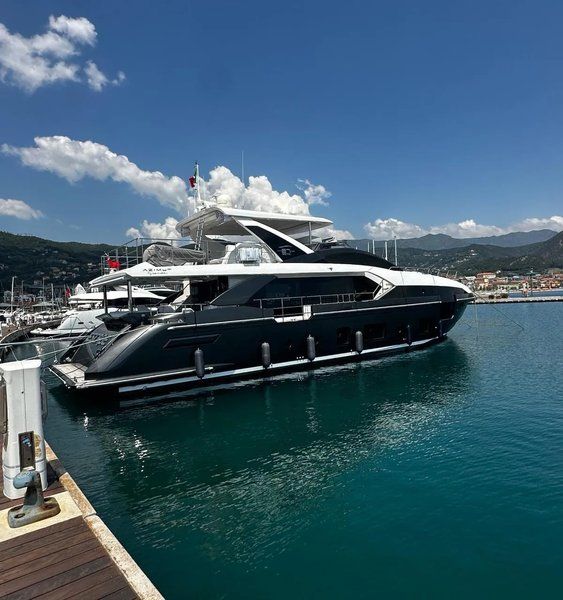 Azimut Grande 27M