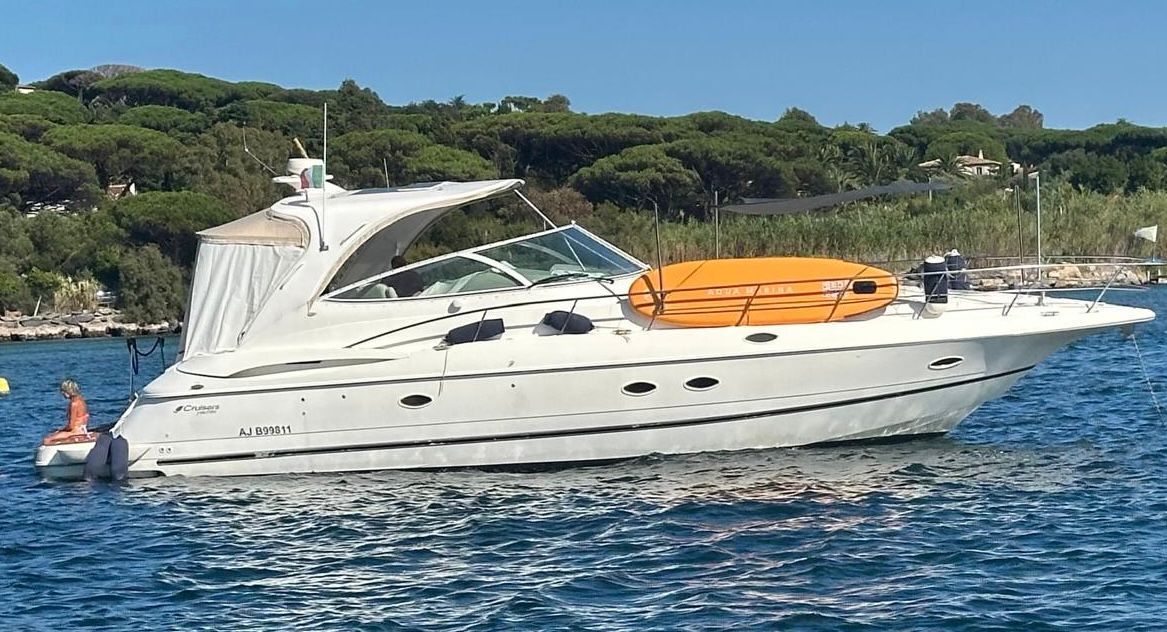 2003 Cruisers Yachts 4370 — en venta — Port Grimaud, France — photo 1 of 24