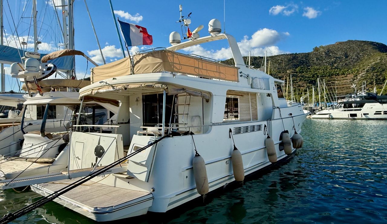 2010 Beneteau SWIFT TRAWLER 52 — zu verkaufen — Barcelona, Spain — photo 1 of 48