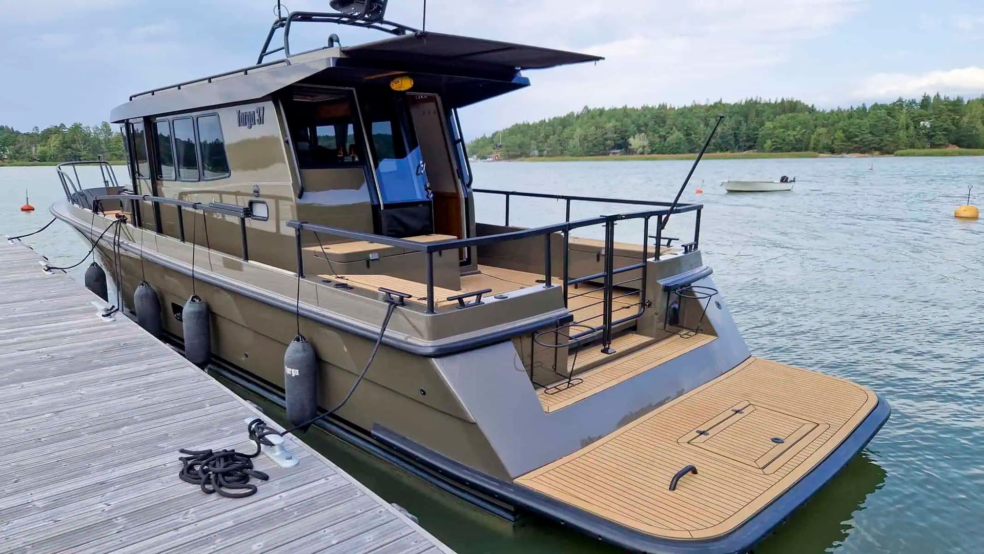 2023 Targa 37 CFC Aft Door Black Line — na sprzedaż — Västervik, Sweden — photo 1 of 37