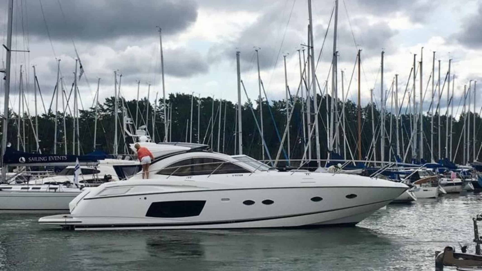2011 Sunseeker Portofino 48 — na sprzedaż — Turku, Finland — photo 1 of 30