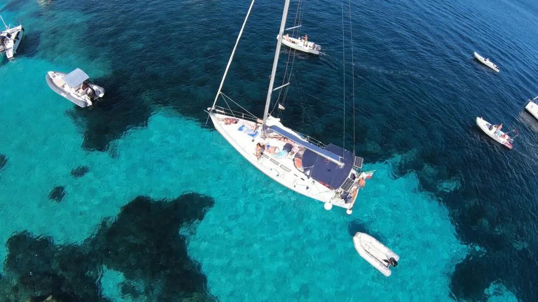 2004 Jeanneau Sun Odissey 43 — na czarter — La Maddalena, Italy — photo 1 of 10