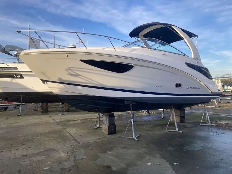 2025 Regal 26 Express Cruiser — en venta — Poole, Dorset, United Kingdom — photo 1 of 43