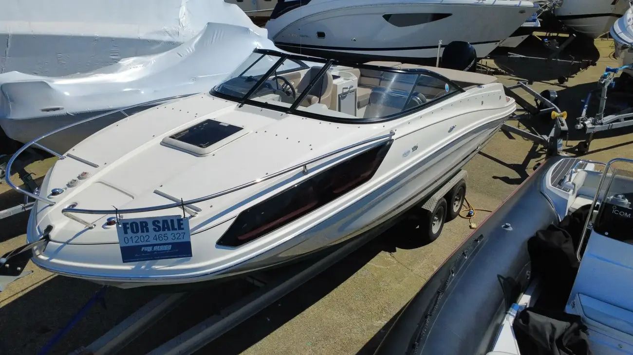 2019 Bayliner VR6 Cuddy Outboard — na sprzedaż — Poole, Dorset, United Kingdom — photo 1 of 39