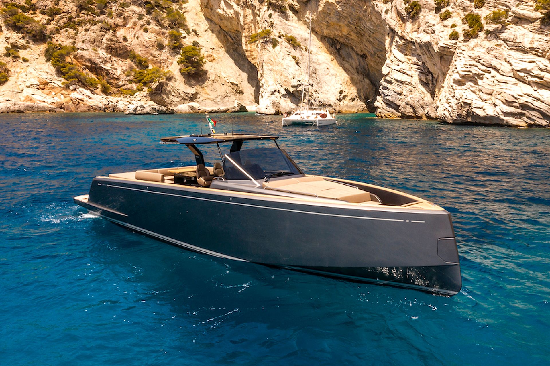 2024 Prado 50 — te huur — Marine Cogolin, France — photo 1 of 1