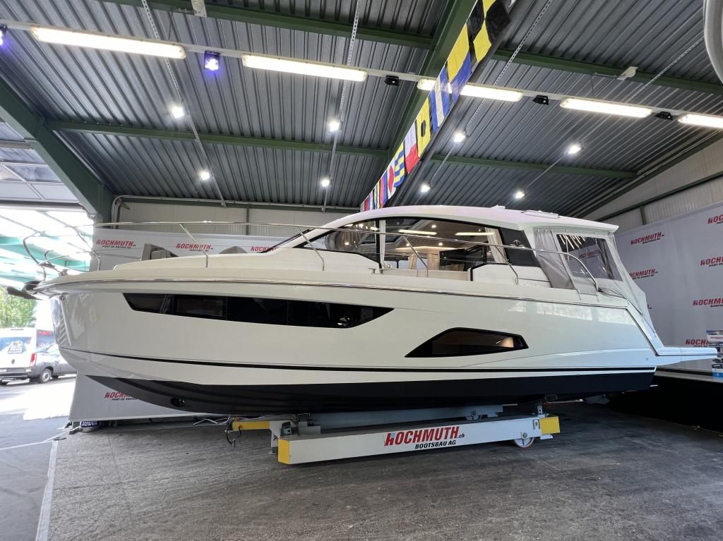 2017 Sealine C330 — for sale — Stansstad, Switzerland — photo 1 of 34