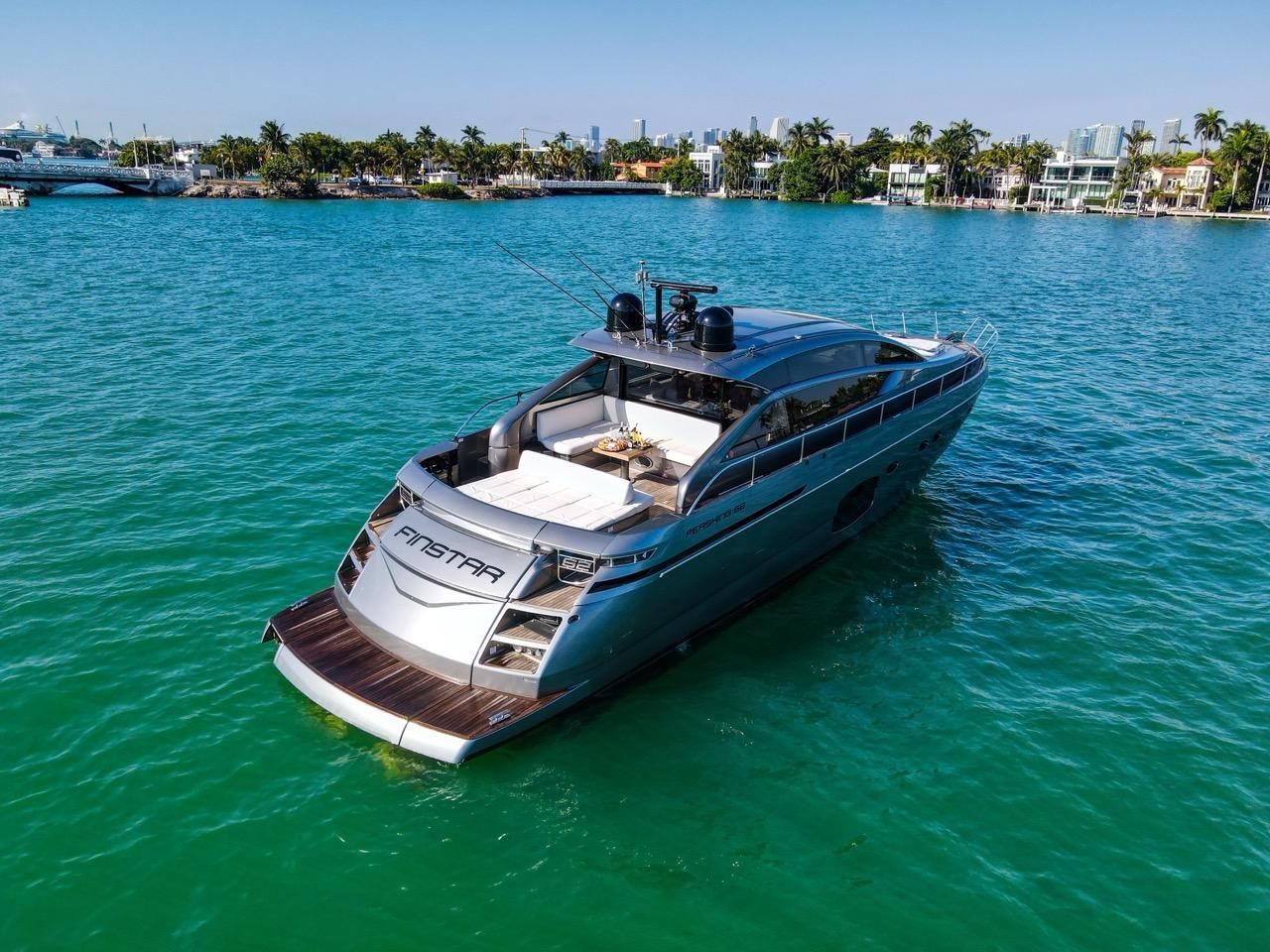 2014 Pershing 62' — in vendita — Miami, United States — photo 1 of 5