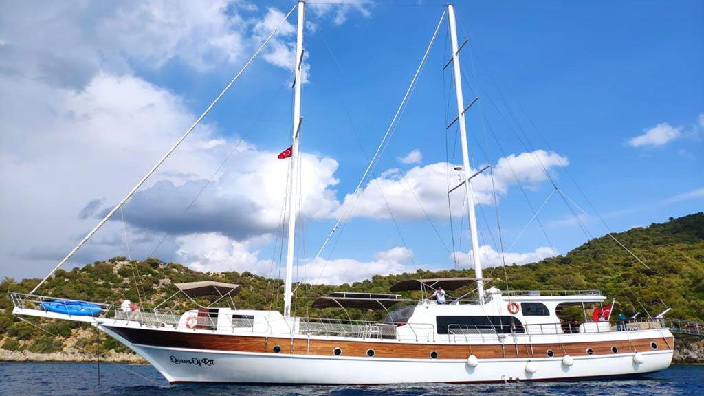 2009 Custom Built Queen of RTT — en alquiler — Istanbul, Turkey — photo 1 of 24