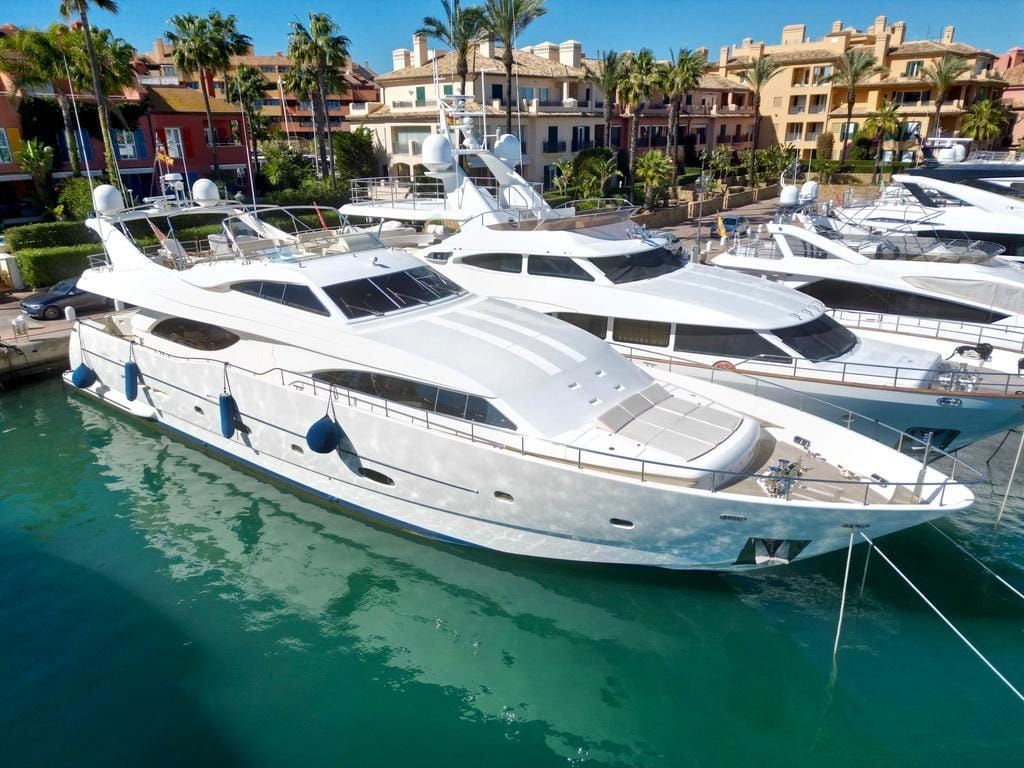 2004 Ferretti Yachts Custom Line 94 — à vendre — Sotogrande, Spain — photo 1 sur 34