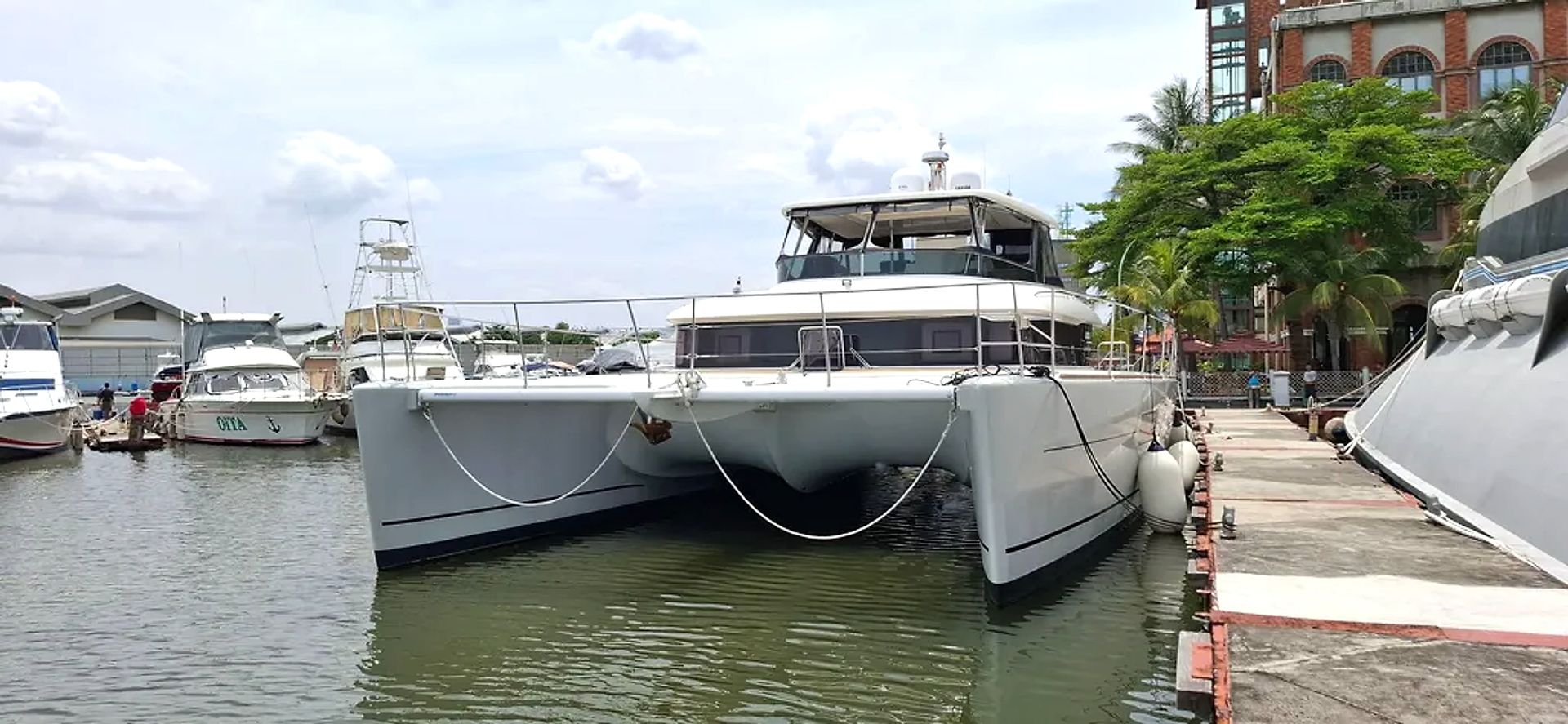 2017 Lagoon 630 My — na sprzedaż — Thailand — photo 1 of 40