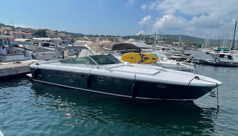 2023 Itama 38 — à louer — Saint-Tropez, France — photo 1 sur 9