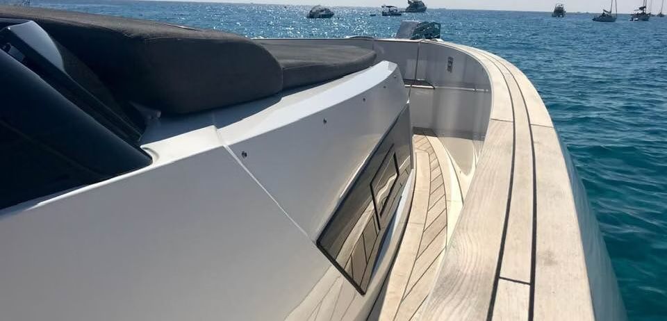 2017 Fjord 42 — zu chartern — Saint-Tropez, France — photo 1 of 8