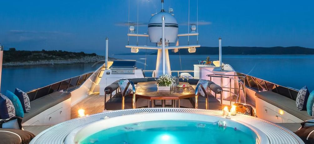 1993 Heesen 40m — na czarter — Saint-Tropez, France — photo 1 of 17