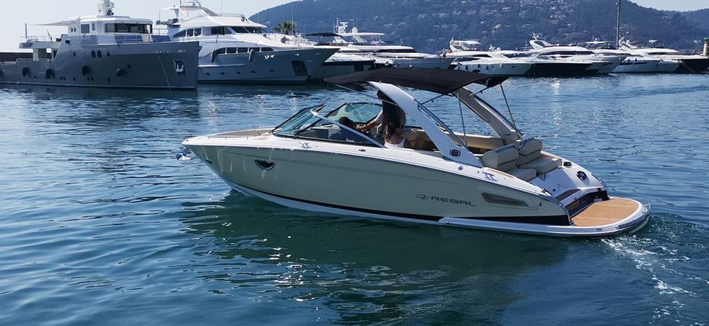 2019 Regal 2800 — zu chartern — Saint-Tropez, France — photo 1 of 11