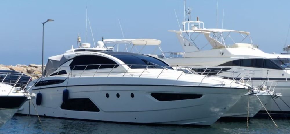2012 Azimut 58 — zu chartern — Saint-Tropez, France — photo 1 of 7