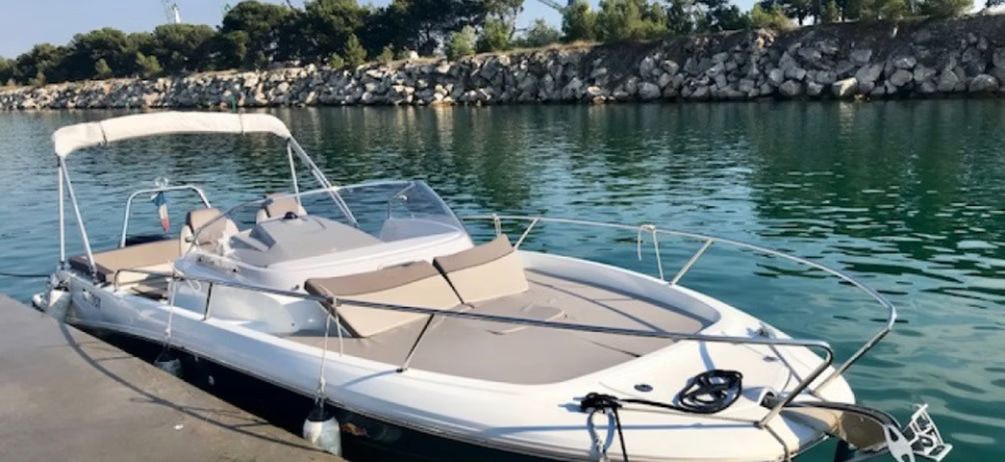 2020 Jeanneau Cap Camarat 755 — zu chartern — Saint-Tropez, France — photo 1 of 4
