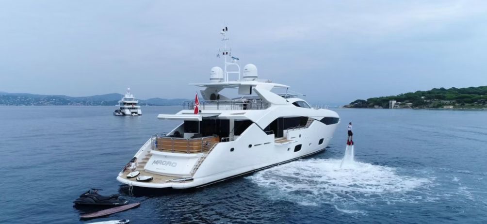 2013 Sunseeker 115 — zu chartern — Saint Tropez, France — photo 1 of 9