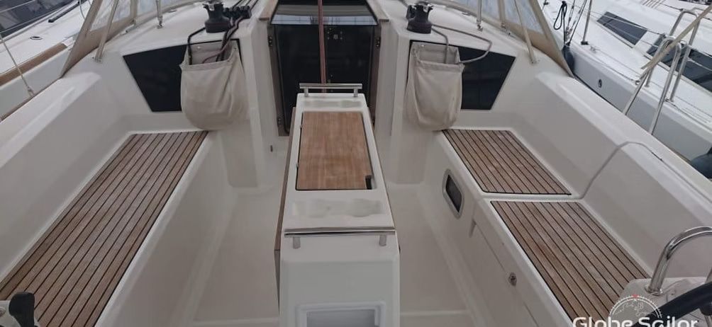 2023 Beneteau Oceanis 38.1 — zu chartern — Saint-Tropez, France — photo 1 of 6
