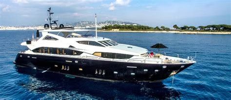 2010 Sunseeker 34M — na czarter — Saint-Tropez, France — photo 1 of 10
