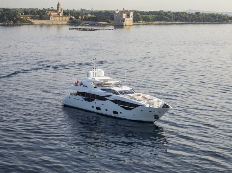 2016 Sunseeker 116 — na czarter — Saint Tropez, France — photo 1 of 13