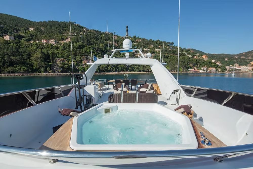 2000 Benetti 35 — zu chartern — France — photo 1 of 9