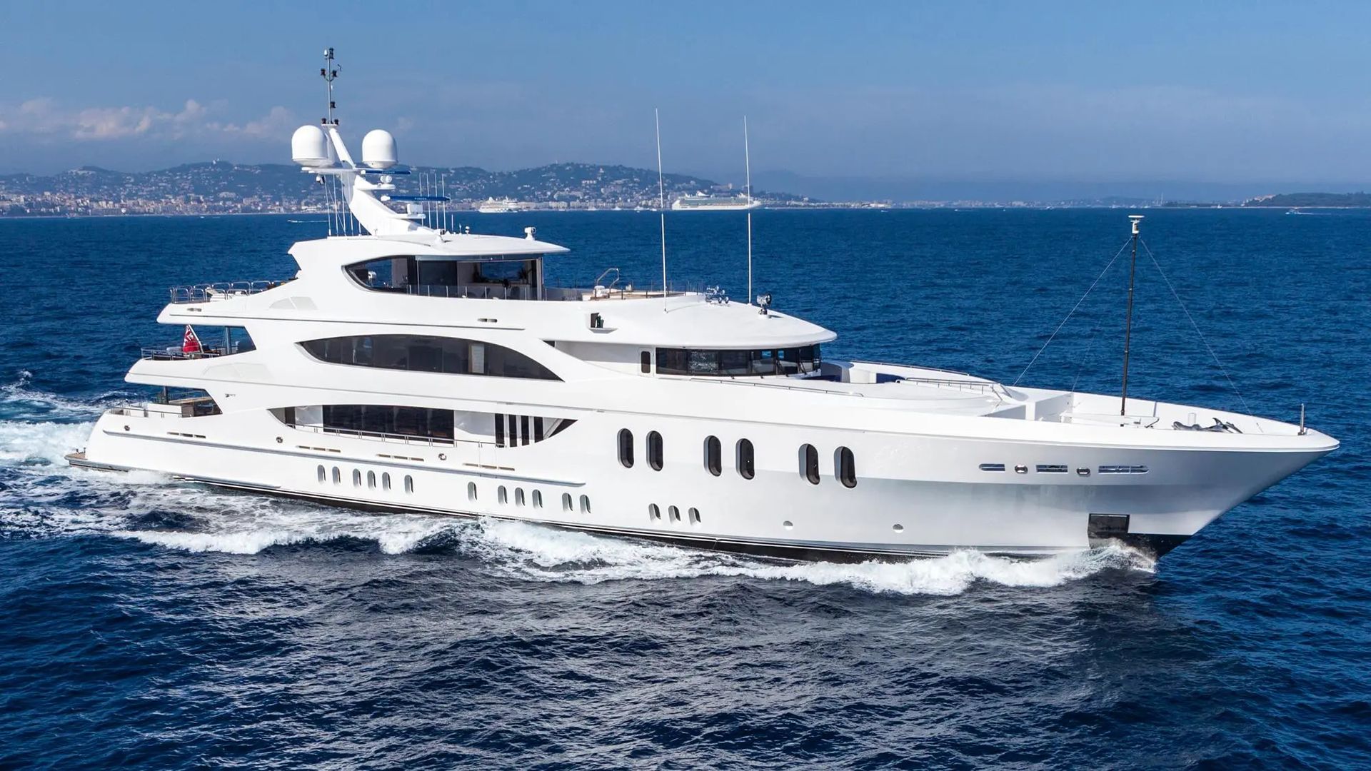 2012 Trinity Yachts Liberty — na czarter — London, United Kingdom — photo 1 of 8