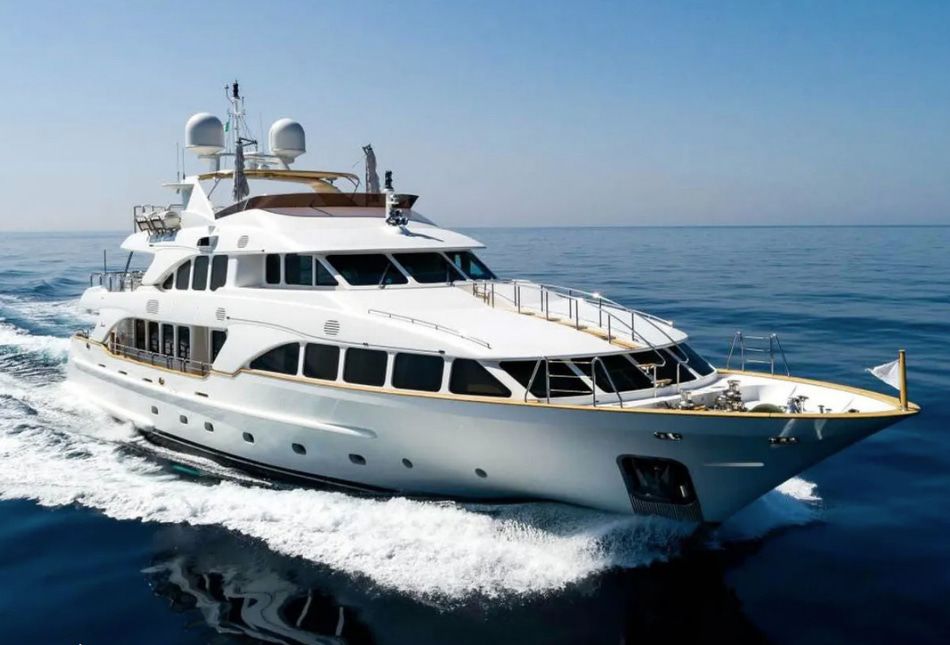 2010 Vanguard M/Y Amore Julia — zu chartern — Golfe Juan, France — photo 1 of 6