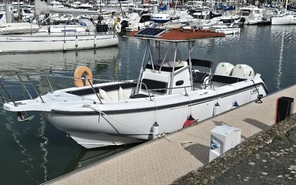 2001 Boston Whaler 26 Outrage — te koop — Royan, France — photo 1 of 20