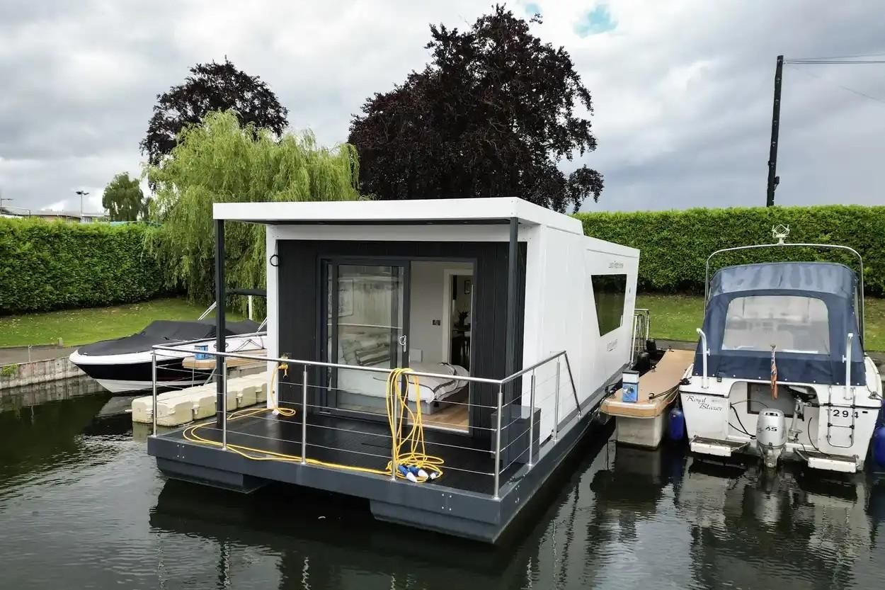 2023 Bluefield M350 — te koop — Chertsey, United Kingdom — photo 1 of 24