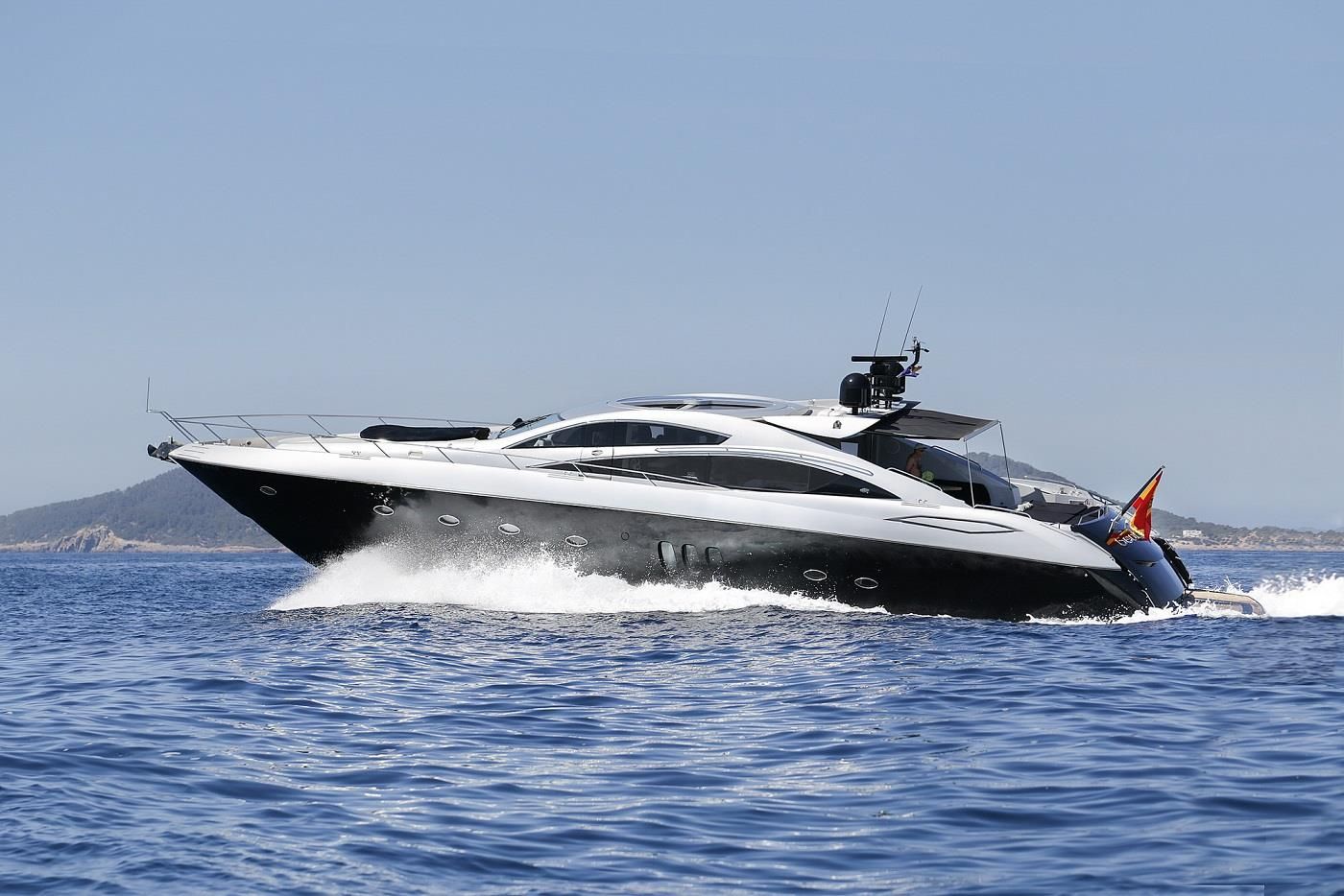 2023 Sunseeker Predator 82 — à louer — Ibiza, Spain — photo 1 sur 11