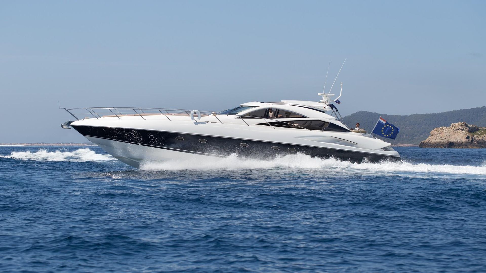 2005 Sunseeker Predator 68 — te huur — Ibiza, Spain — photo 1 of 13