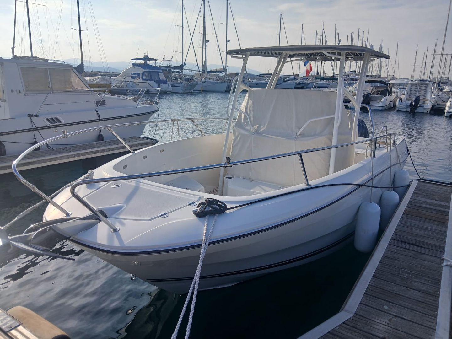 2021 Jeanneau Cap Camarat 7.5 CC S2 — te koop — Na, France — photo 1 of 8