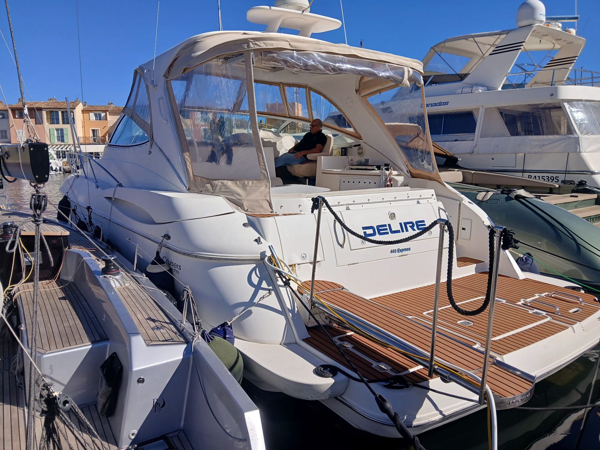 1994 Cruisers Yachts 440 — en venta — Na, France — photo 1 of 11