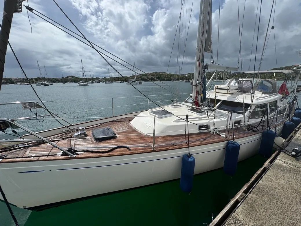 1998 Fantasi 44 — zu verkaufen — Grenada, Grenada — photo 1 of 48