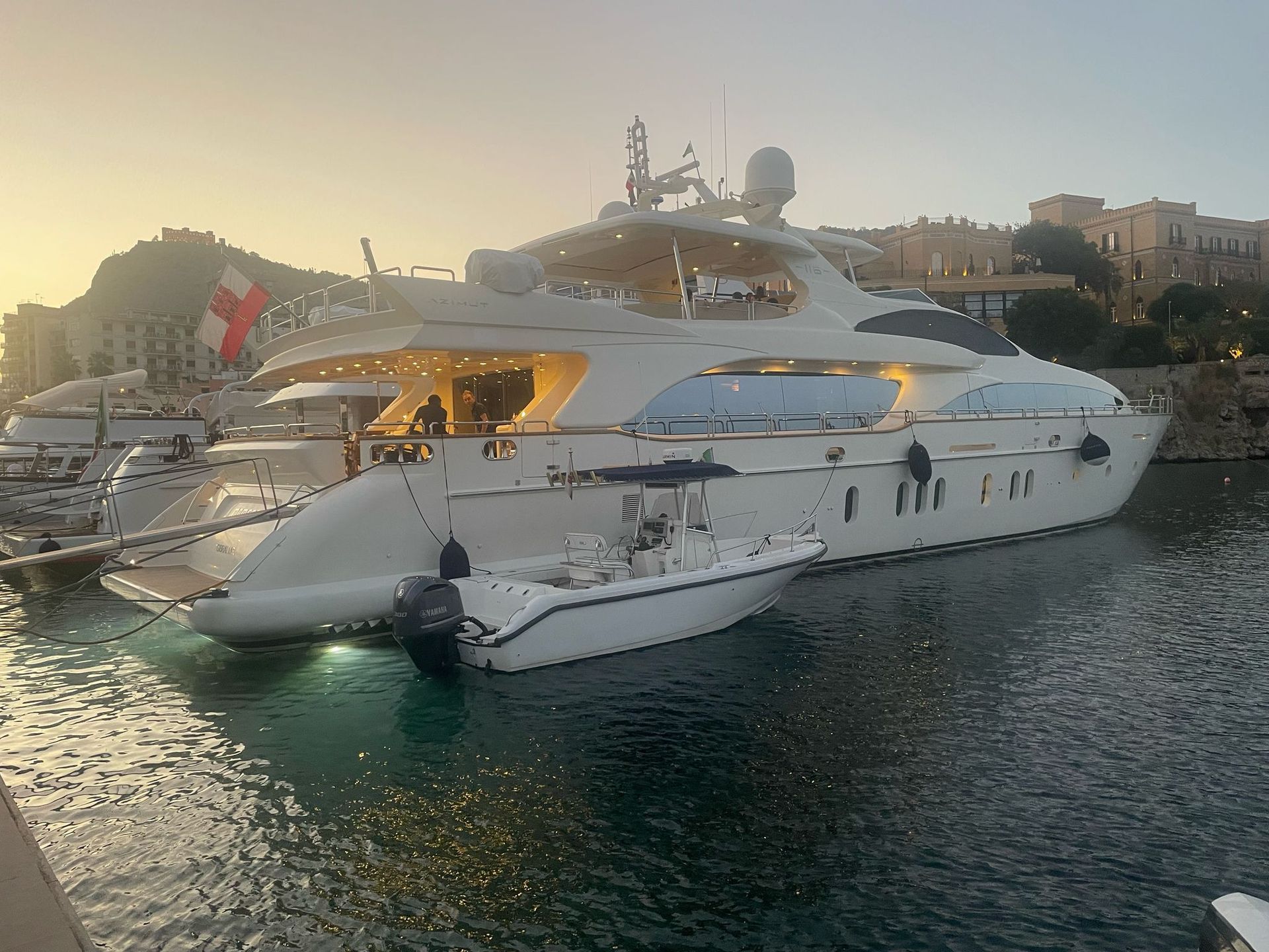 2006 Azimut 116 — en venta — Trapani, Italy — photo 1 of 32