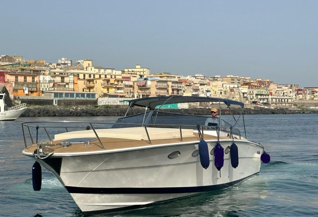 2008 Tornado Flushdeck 38 — en venta — Napoli, Italy — photo 1 of 11