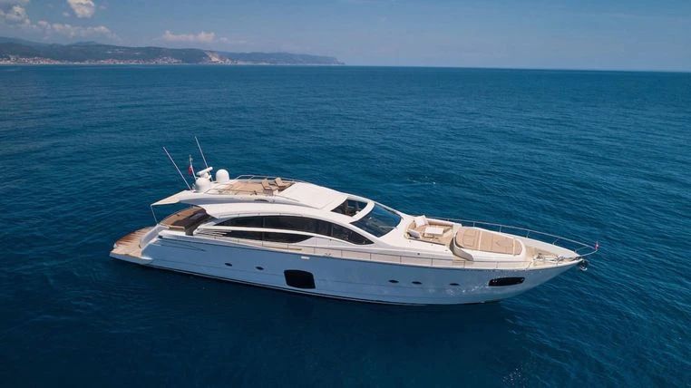 2013 PERSHING 82 — en venta — Na, Italy — photo 1 of 1