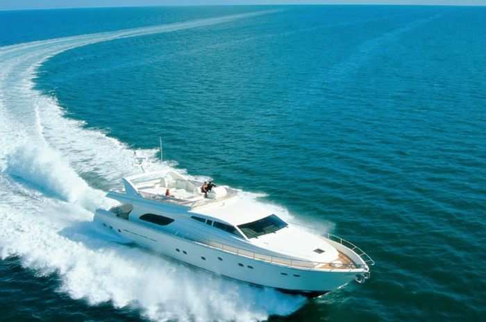 2001 Ferretti Ferretti 80 — à louer — United Kingdom — photo 1 sur 16