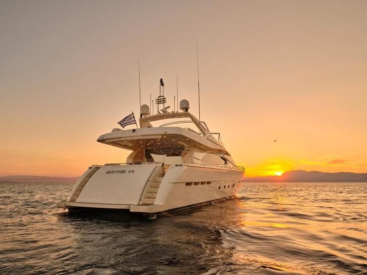 2004 Ferretti ESTIA YI te huur